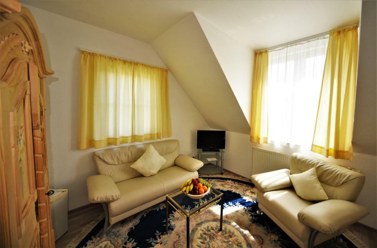 Hotel Normandie Schildow Buitenkant foto
