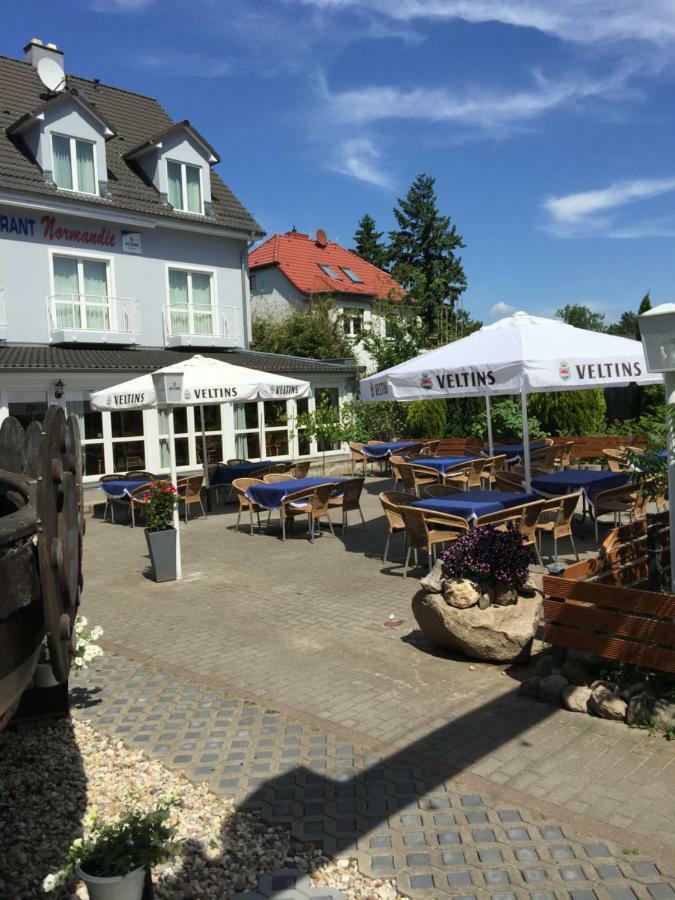 Hotel Normandie Schildow Buitenkant foto